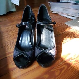 Tahari ankle strap pumps. Tweed/patent leather